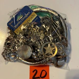 Lot of miscellaneous jewelry